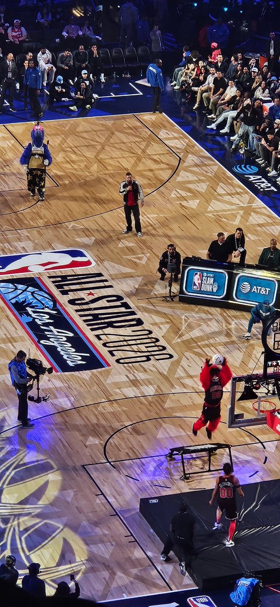 Benny the Bull got ups! <a href="/chicagobulls/">Chicago Bulls</a>