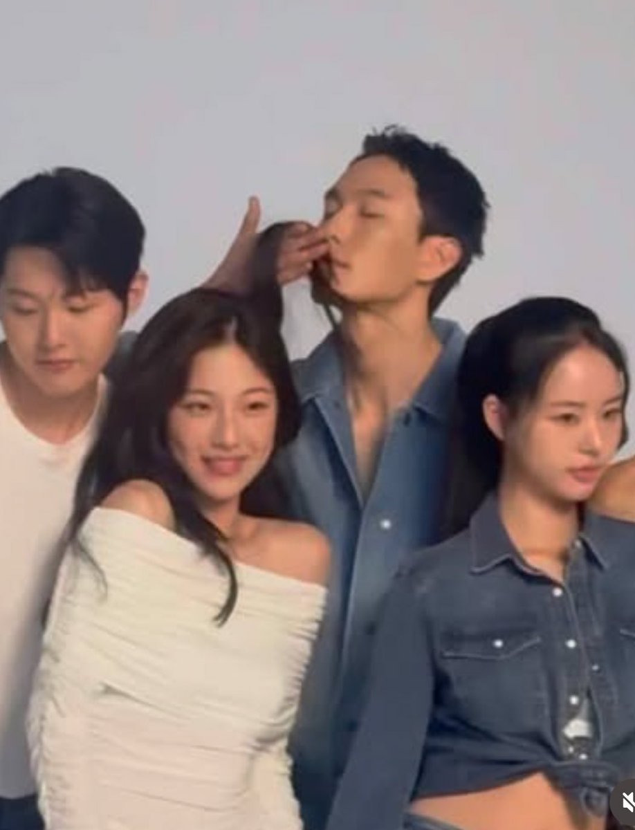 peak comedy cause jaejin why the hell are you smelling jooyoung's hair like that?? infront of many cameras?? HAHHAHA

#singlesinferno5