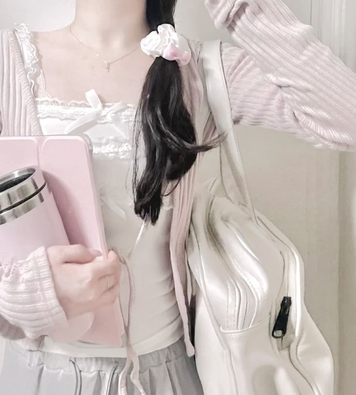 softelys's tweet image. 🌷 hi! i’m aly, new here! ꒰ #studytwt #studytwtph #lifetwt ꒱

about me 
ʚଓ she/her, filo
ʚଓ isfj, virgo, ‘04
ʚଓ 3rd yr bsa student
ʚଓ kpop, movies, music, pink

♡ / ↻ to be moots !