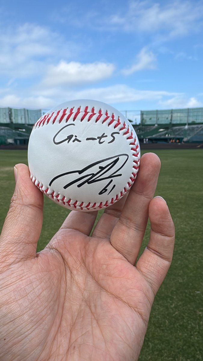 ジャイアンツ2軍と3軍紅白戦後にサインイベントを開催してくれました