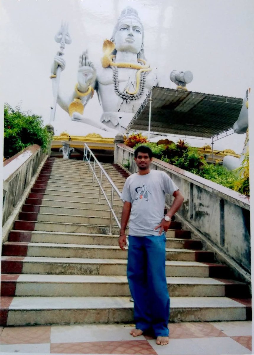 NikilAppanna's tweet image. ಸೂರ್ಯ, ಚಂದ್ರ, ಅಗ್ನಿ ಸ್ವರೂಪ ಮುಕ್ಕಣ್ಣ ಸೌಂದರ್ಯದ ಪ್ರತಿಬಿಂಬ ಅರ್ಧಚಂದ್ರ ಜೀವನ ಶಾಶ್ವತೆಯ ಪತೀಕ ಗಂಗೆ ಜ್ಞಾನದ ಸಂಕೇತ ಹಣೆಯ ಕಣ್ಣು ಸೃಷ್ಟಿ, ಸ್ಥಿತಿ, ಸಂಹಾರ, ತಿರೋಭಾವ, ಅನುಗ್ರಹಂ ಪ್ರತಿಪಾದಿಸುವ ನಟರಾಜ ಸರ್ವರಲ್ಲೂ ಒಳಿತು ಮಾಡಲಿ ಶಿವರಾತ್ರಿ ಹಬ್ಬದ ಶುಭಾಶಯಗಳು 🙏😇 #HappyMahaShivaratri  #HappyWeekendGuys 🇮🇳 #Om 🕉️