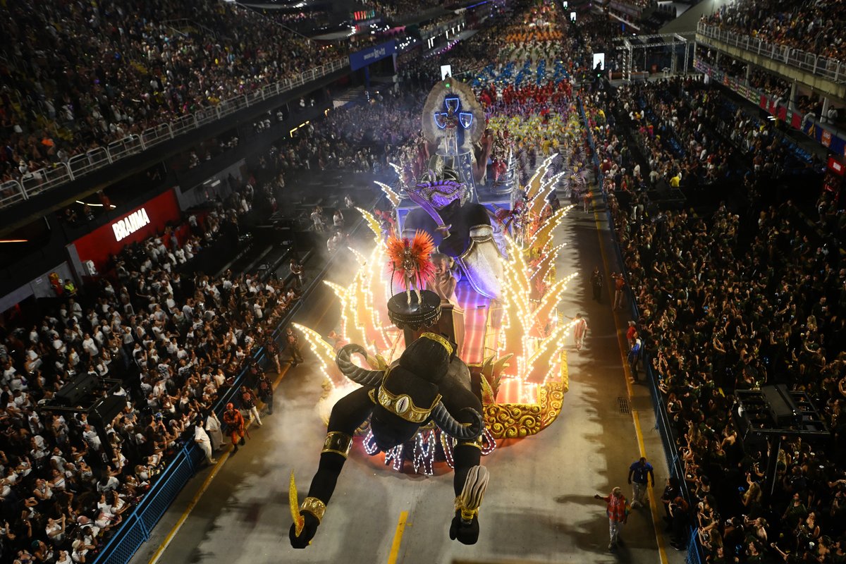 ChinaDaily's tweet image. #Brazil kicked off its most emblematic celebration this weekend as #Carnival festivities filled streets, sambadromes and public squares across the country with music, dance and millions of revelers.