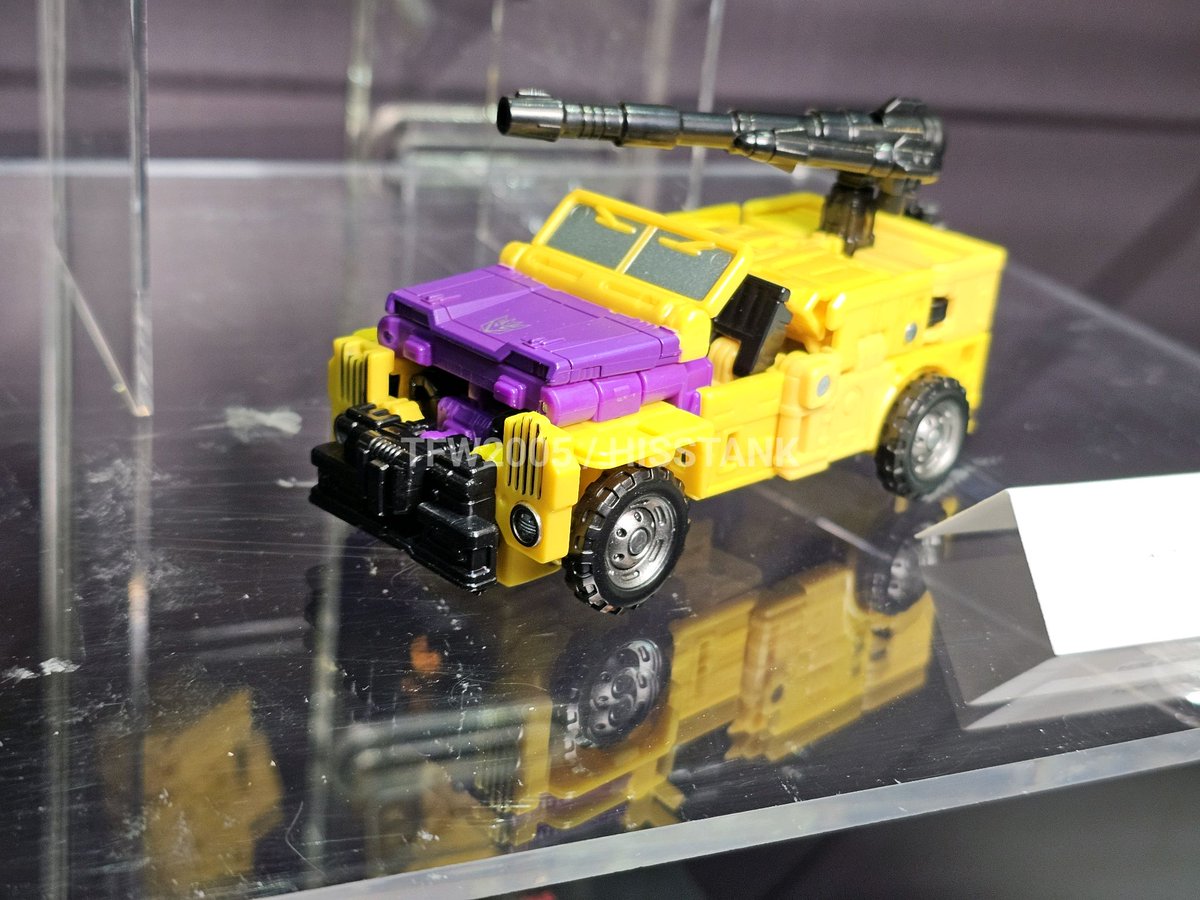 TFHypeGuy's tweet image. AOTP Swindle Shots at NYTF!

Figure is looking pretty nice man gotta say.

Bit of a pinhead but it's alright, excited to get him