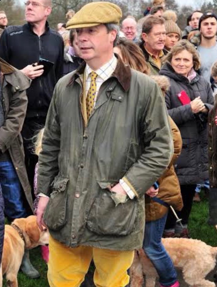 The two dynamic young gunslingers
about to face off and decide who gets to save us from the dusty old establishment.
One’s a down to earth nature loving millionaire who inherited his wealth and is being helped by a trillionaire social media rule breaker and the other’s a plucky