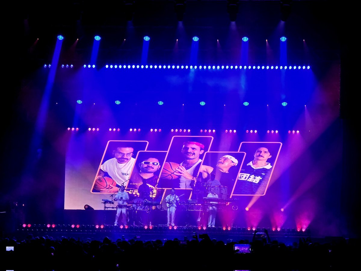 mninoticias's tweet photo. Noche de #midnightgeneration en el Pepsi Center https://t.co/Ll7YyM2nIW