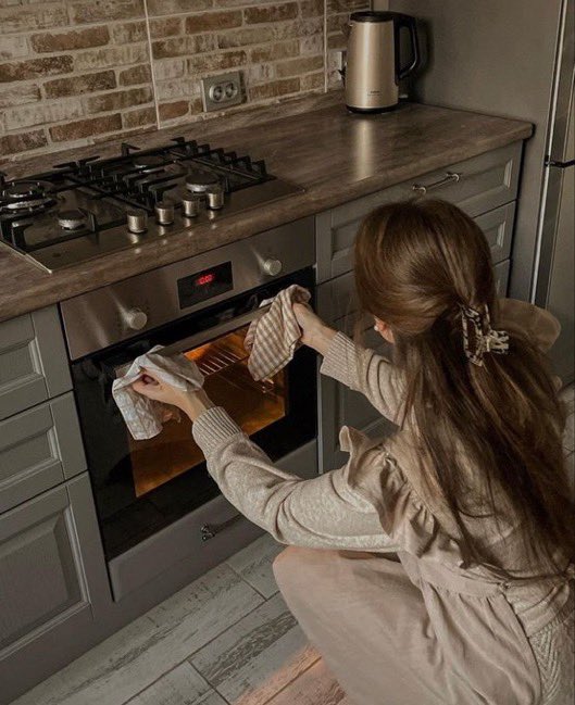 Diorgirlx's tweet photo. slow days at home https://t.co/WnTWPzFezf