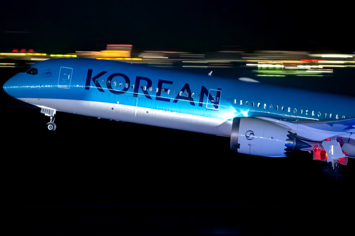 Korean Air
Boeing B787-10 / HL8577

Speed through the silence.

2026.2.9