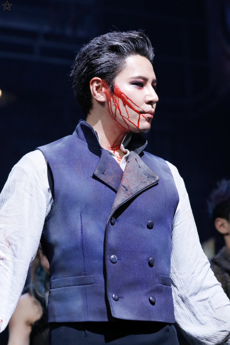 유독 피가 흥건하고 스모키가 잘 어울렸던 뀨토드