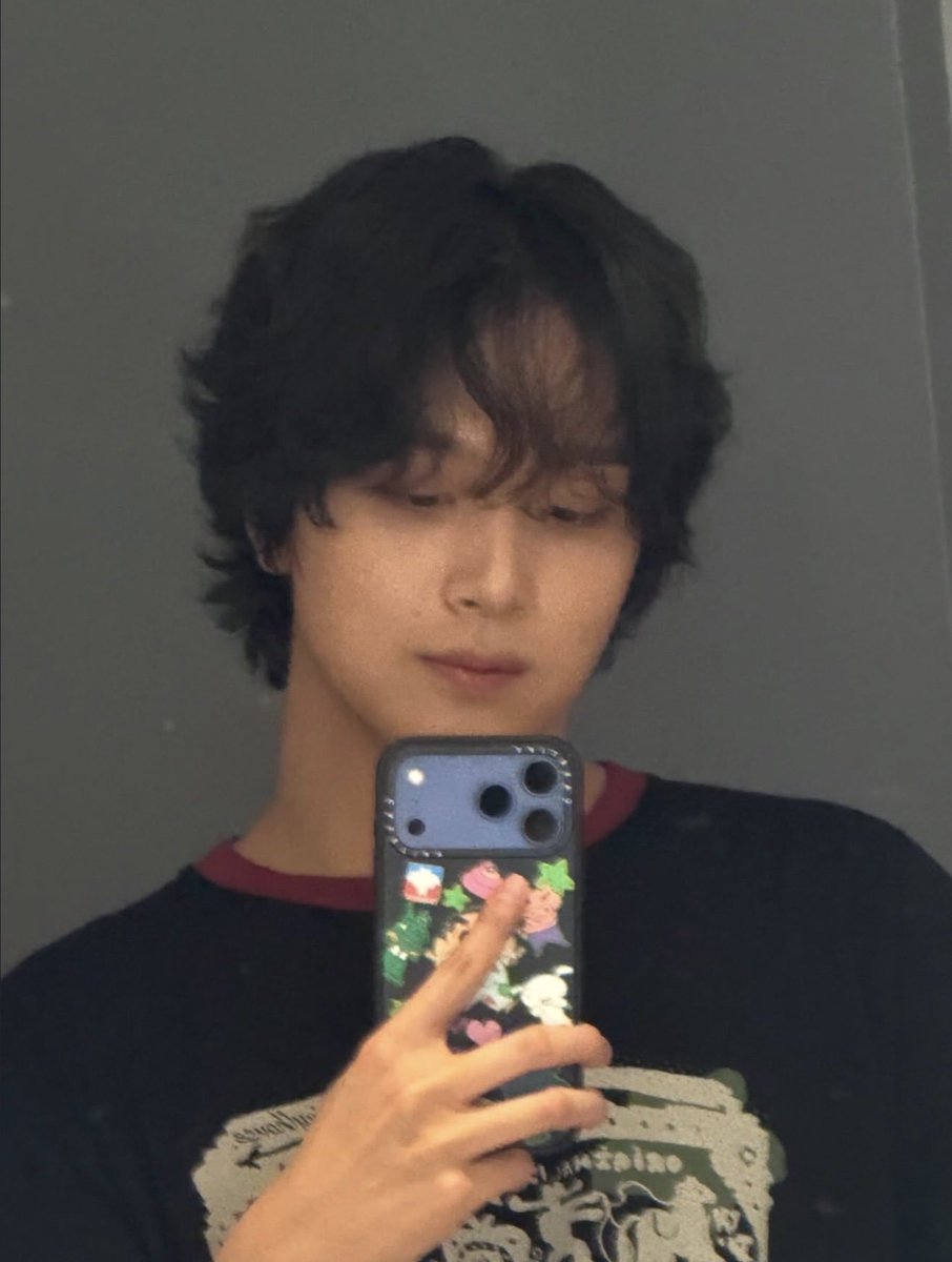 dailyhaechan's tweet image. haechan instagram update 

“Him and his stalker”