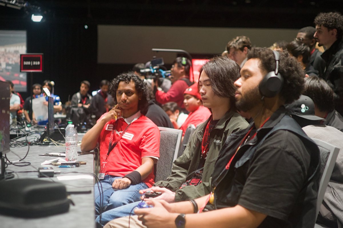 SmashLibrarian's tweet photo. .. and I took some photos (6/6)
(@Jahzz0 -- super nice guy btw can I just say, @asimo_ssbu @LouieMoney98 )

ok, sorry for the spam. Hope Top 8 goes great everyone. https://t.co/rmWXjKFmvA