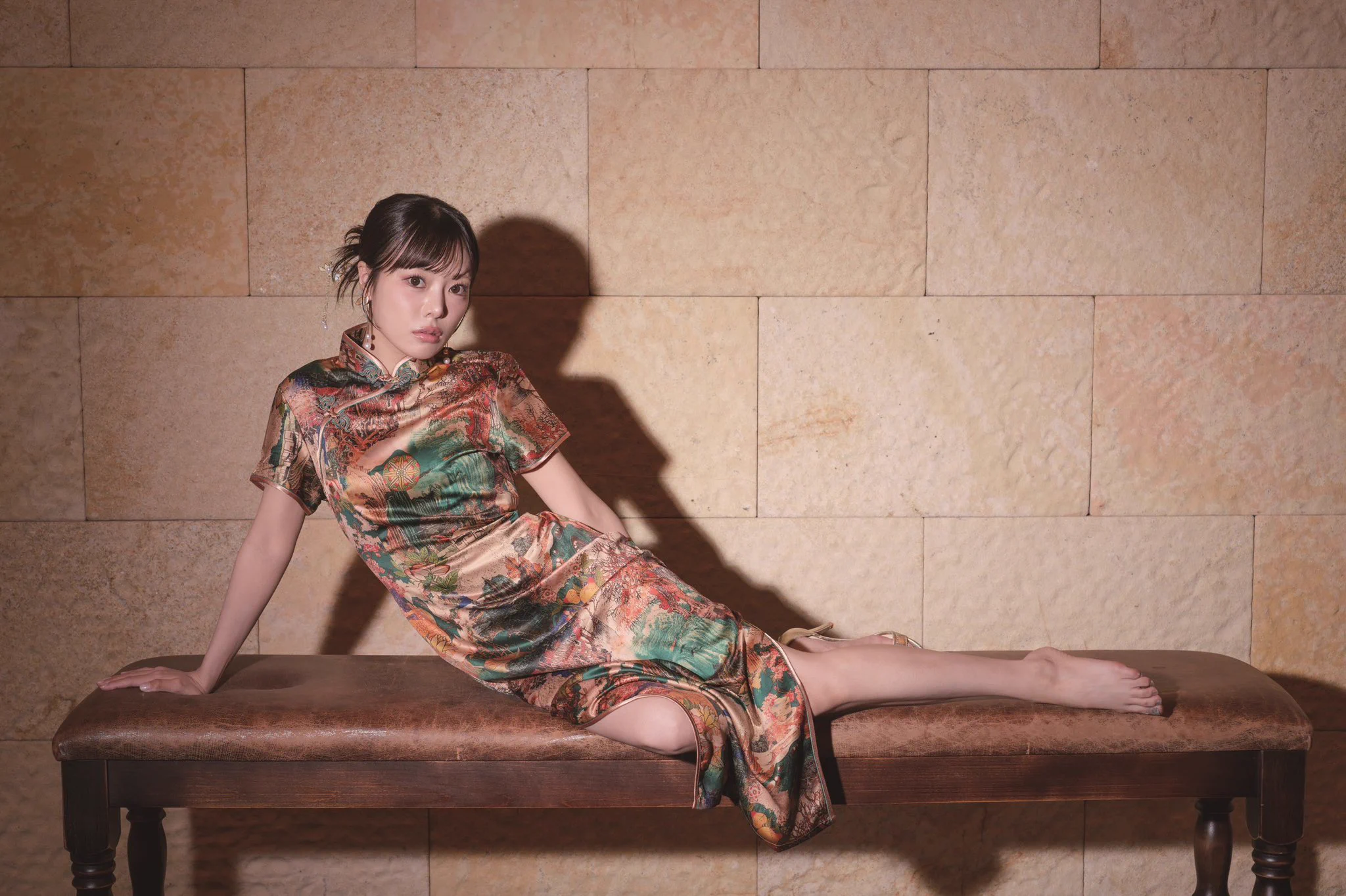 倉知玲鳳1st写真集【公式】 (@kurachireo1st) / X