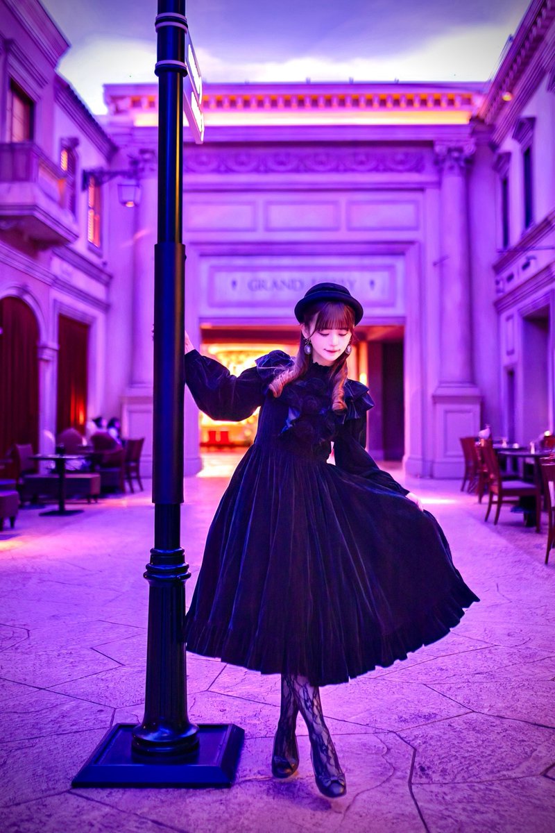 イマーシブフォートってどこも薄暗いから尾州ロリィタの黒ドレスが