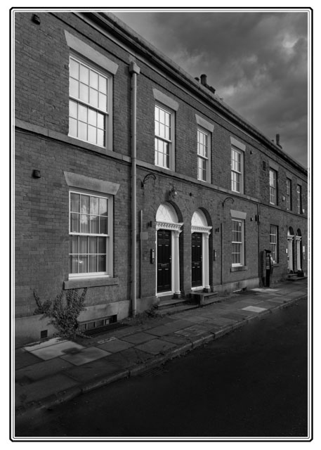 photos_dsmith's tweet image. Some of the older #terraced #houses and #SmallBusinesses in the #town of #Bury alongside the East #Lancashire #railway #ELRPS in #blackandwhite. See more #images of this #photographer at @photos_dsmith. @madeinbury #blackandwhitephotography #architecturephotography #ThePhotoHour