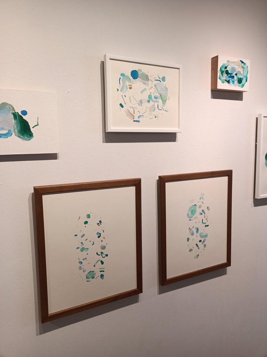 <a href="/nijigaro/">にじ画廊</a>
にじ画廊さんで開催中の
<a href="/oyanagikae/">尾柳佳枝</a>
尾柳佳枝さんの個展「愉快な冬」
観てきました😊
光と緑と青が溢れる空間が心地良かったです
様々な見立てができる絵は観てて楽しい〜