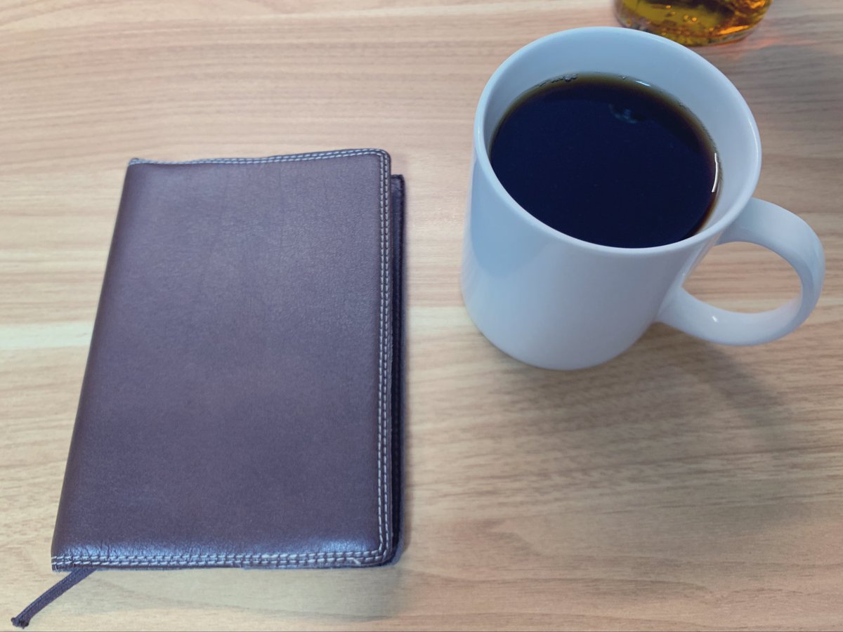 AwatoKori's tweet photo. 読書！ https://t.co/s2tLDDov9D