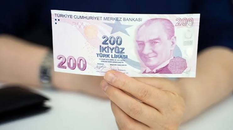 200 TL’nin adı kaldı!

200 TL’nin ilk çıktığında aldığı ürünleri almak için bugün 4579 TL gerekiyor.