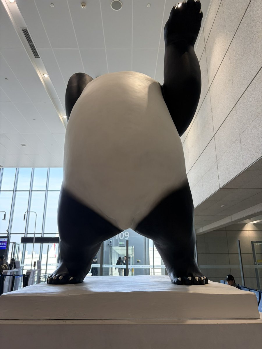 ジョジョ立ちパンダ🐼