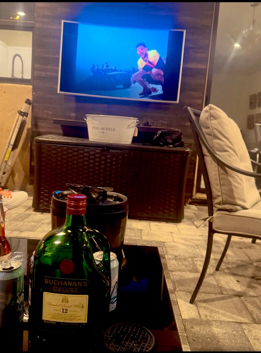 Salud al Team Calma 💛 y Team Beba 🖤 Hoy en la noche nos daremos un buen brindis 😘😘#LaCasaDeLosFamososCol3