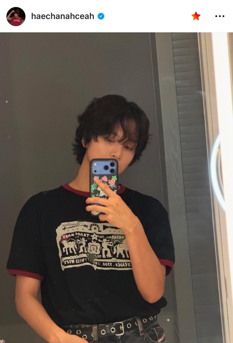 กนีณดดดด อะไรเนี่ยยนางอวดแฟนหรอ😭😭😭😭😭 

อึ้ง 1 น้องแฮชานลงรูปพี่มาร์ค 4 รูปแรก 
อึ้ง 2 รูปไวป์แฟนหนุ่มมาก 
อึ้ง 3 รูปของตัวเองไว้ 2 ภาพสุดท้าย 
อึ้ง 4 ยืนถ่ายรูปหน้ากระจกโซ้ะๆ 

สรุปง่ายๆ คนนี้ของหนูน้าาา~