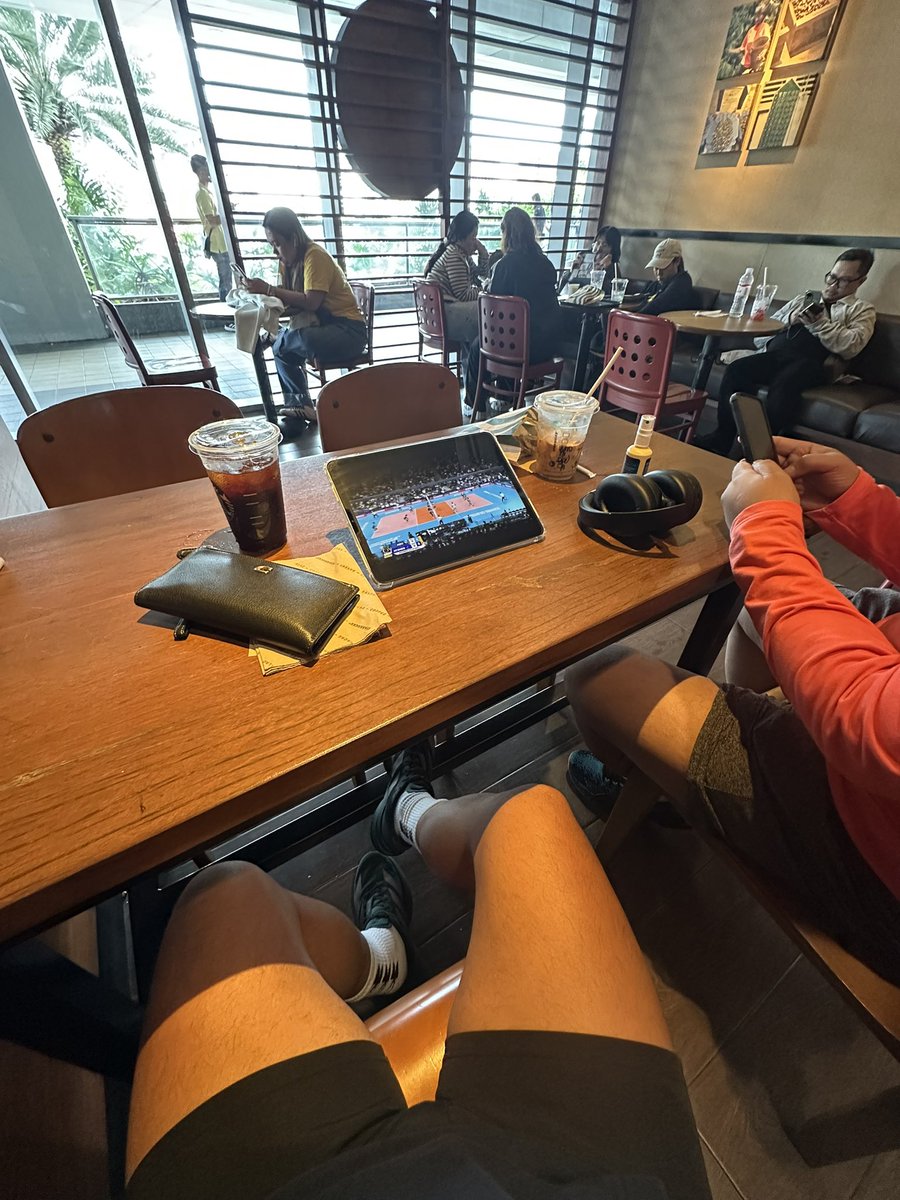 Naubusan ng ticket kaya sa labas ng MOA na lang nanood! Hays! 🥴

Go Adamson!! #UAAPSeason88Volleyball