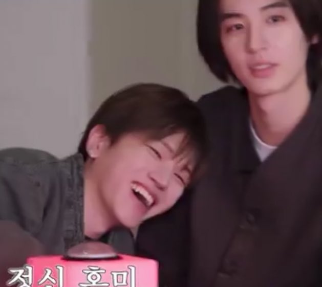 즐거워 보이는 커플이네