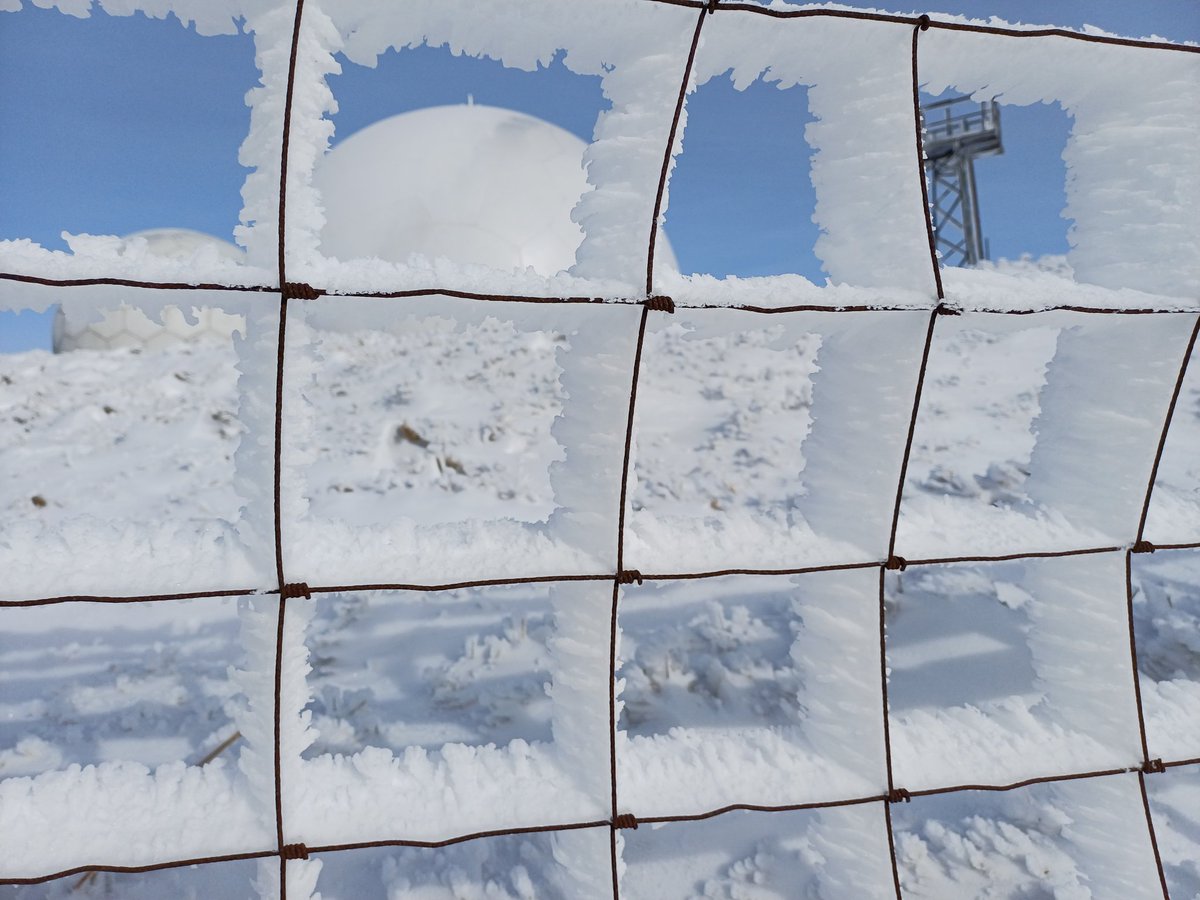 It was a bit snowy up Great Dun Fell yesterday ❄️
#AlphabetChallenge #WeekFforFramed