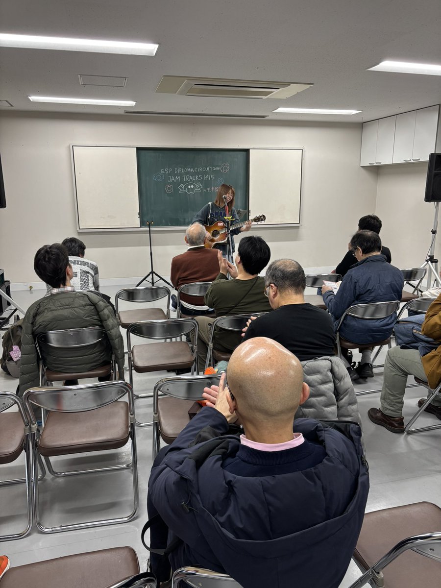 ESPDIPLOMA's tweet photo. 中津福祉会館にて、紬城怜さんのステージが始まりました！！🌟
ぜひお楽しみください！✨ https://t.co/FlOMIacjAf