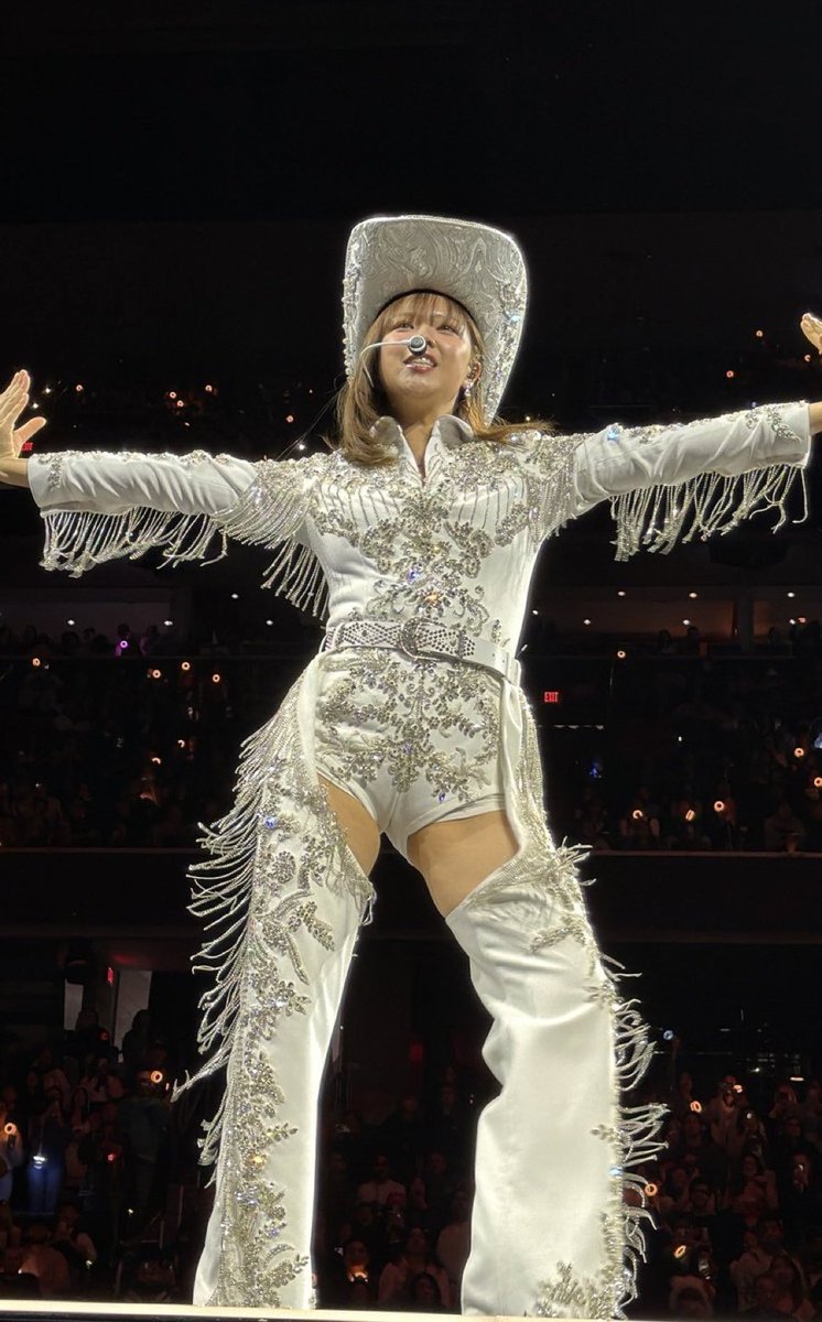 it’s me lau⁹🫧 tweet media