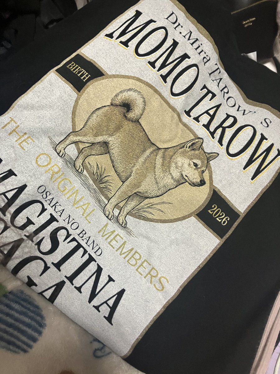2月のバースデーTシャツのモデルになりました、ももちゃん今日がお誕生日です！！
ハピバー！！！🎂

13さい18キロになりました。

前よりじじい感増したな👴
あご肉もさらに増えてる気がする…笑

寝起きらしい↓