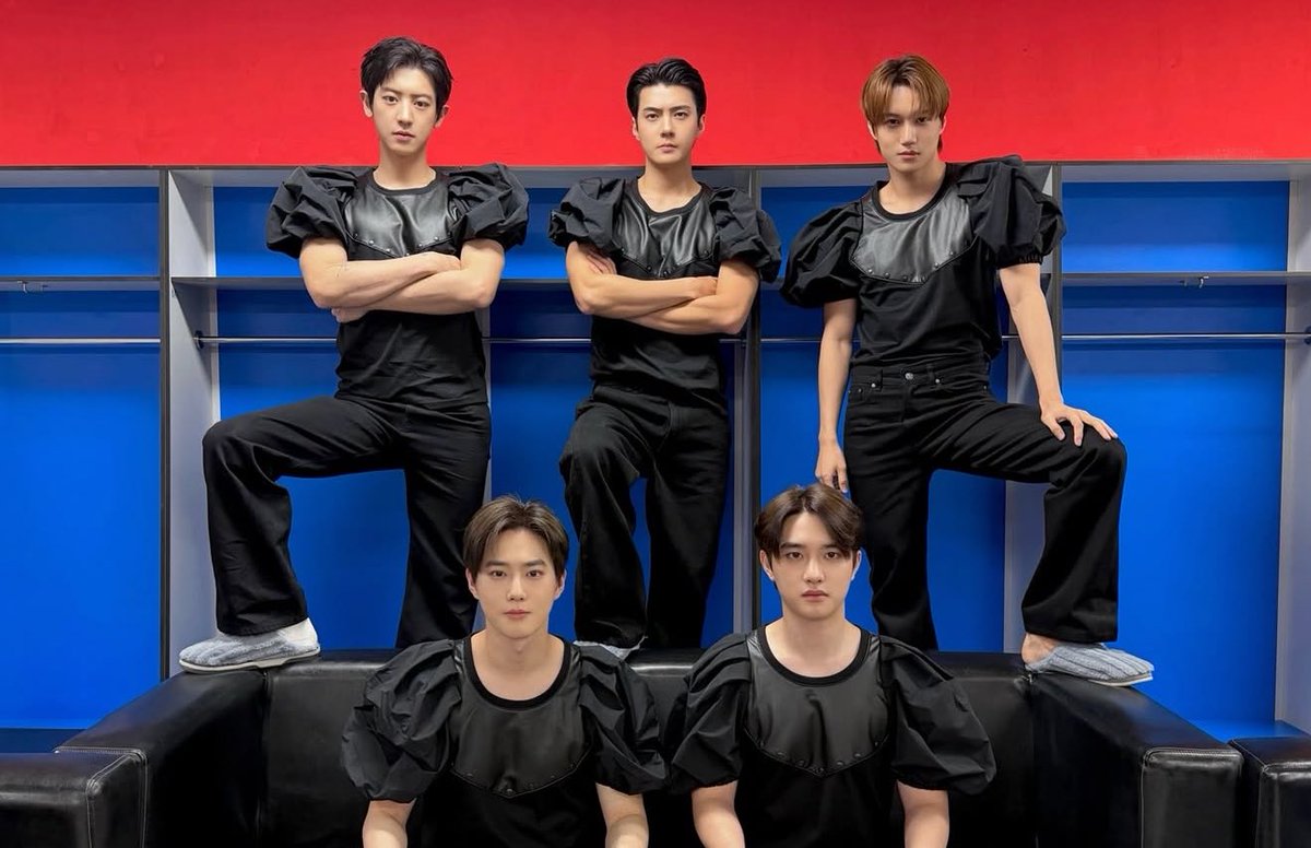 kokokbop's tweet photo. EXO RECREATING KYUNGSOO’S LOOK FROM BEFORE HELP MEEEEE😭😭😭 https://t.co/PdSHEnsCDo