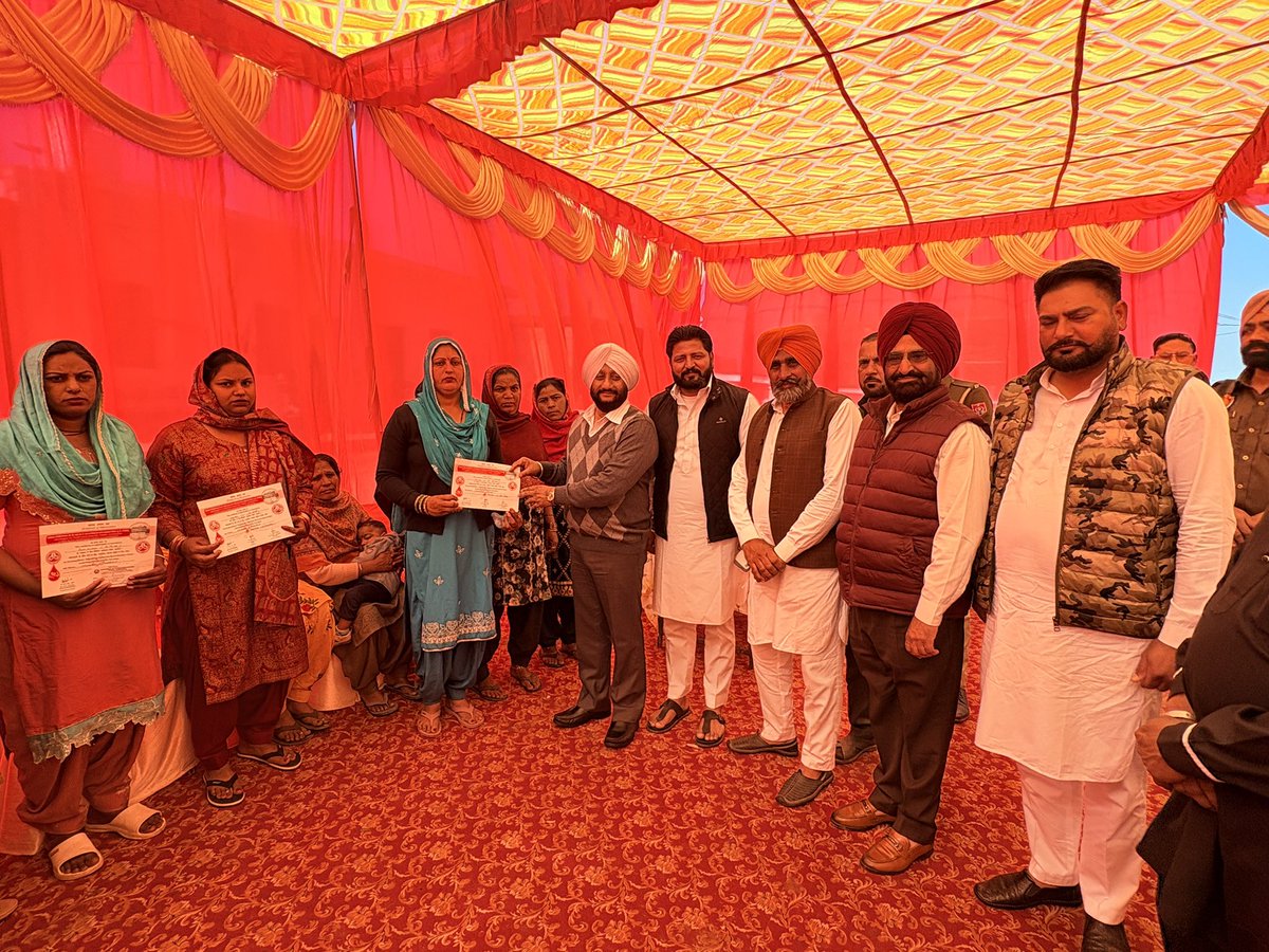 ਅੱਜ ਮੋਹਾਲੀ ਦੇ ਪਿੰਡ ਸ਼ਿਆਮਪੁਰ ਵਿਖੇ ਨੌਜਵਾਨਾਂ ਵੱਲੋਂ ਲਗਾਏ ਖੂਨ ਦਾਨ ਕੈਂਪ ਵਿੱਚ ਹਾਜ਼ਰੀ ਲਵਾ ਕੇ ਸਮੂਹ ਪ੍ਰਬੰਧਕਾਂ ਦੀ ਹੌਂਸਲਾ ਅਫ਼ਜਾਈ ਕੀਤੀ ਅਤੇ ਖੂਨ ਦਾਨ ਕਰਨ ਵਾਲਿਆਂ ਦਾ ਧੰਨਵਾਦ ਕੀਤਾ। ਇਹ ਬਹੁਤ ਹੀ ਨੇਕ ਉਪਰਾਲਾ ਹੈ, ਸਿਆਣੇ ਕਹਿੰਦੇ ਹਨ ਕਿ ਖੂਨ ਦਾਨ ਮਹਾਂ ਦਾਨ ਹੁੰਦਾ ਹੈ