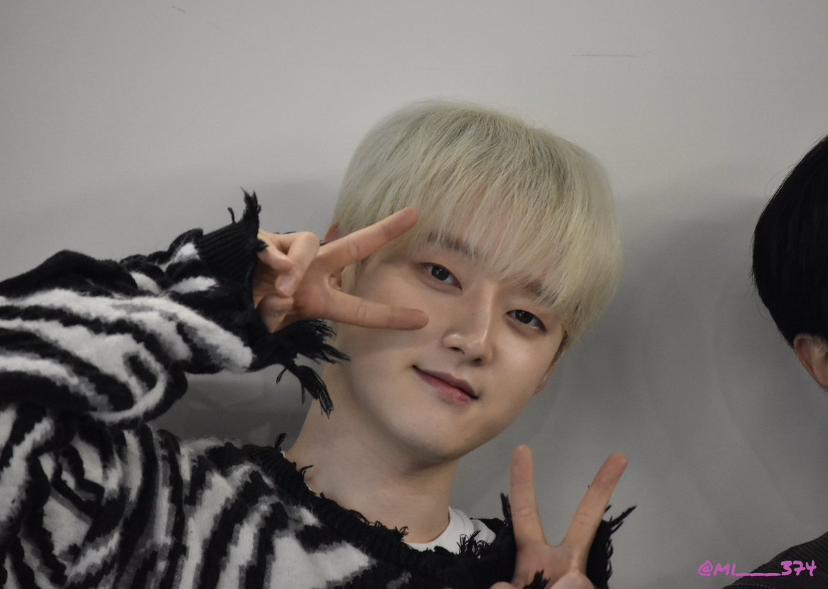 mi___374's tweet photo. 260212
𝗔𝗜𝗠𝗘𝗥𝗦 𝟭𝘀𝘁 𝗙𝗔𝗡 𝗖𝗢𝗡𝗖𝗘𝗥𝗧 '𝗪𝗶𝗻𝘁𝗲𝗿 𝗖𝗼𝗻𝗳𝗲𝘁𝘁𝗶' 𝗜𝗡 𝗧𝗢𝗞𝗬𝗢

✌️✌️

#AIMERS #에이머스 #エイマス
#AIMERS_1st_FANCONCERT
#WinterConfetti
 #은준  #EUNJUN https://t.co/Yxy3oNOxi5