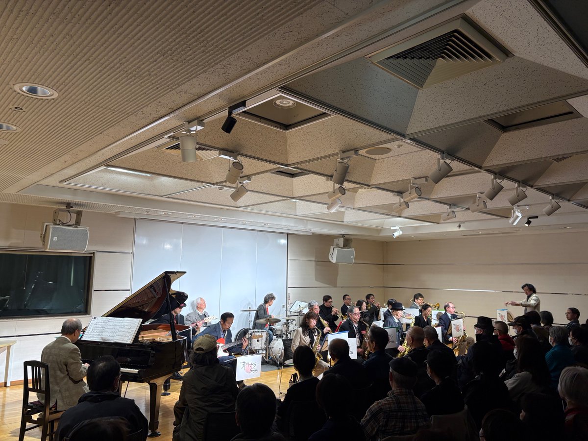 CenterMachiya's tweet photo. 本日の「なないろひろば」はJAZZ LIVEでした。

大変多くの皆様にお越しをいただきましたこと、いつもながら感謝申し上げます。
今回も最後まで素敵な楽曲の数々で盛り上げてくださった荒川さくらSwingさん。ありがとうございます。

次回は５月になります！ https://t.co/sQ74S1Yrsr