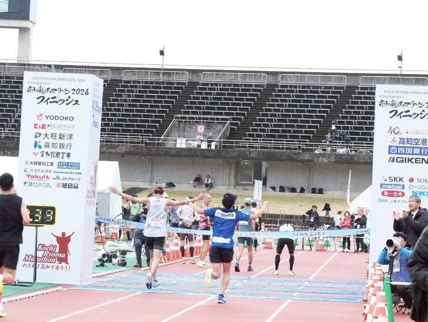 mountainond12's tweet photo. 本日、高知龍馬マラソン2026に出走しました！

3時間19分22秒！PB更新です！

柏サポさん、ずっと後ろをつかせてもらっていました。ありがとうございました。
#トリサポマラソン部
#高知龍馬マラソン2026 https://t.co/awQL0LuV6w