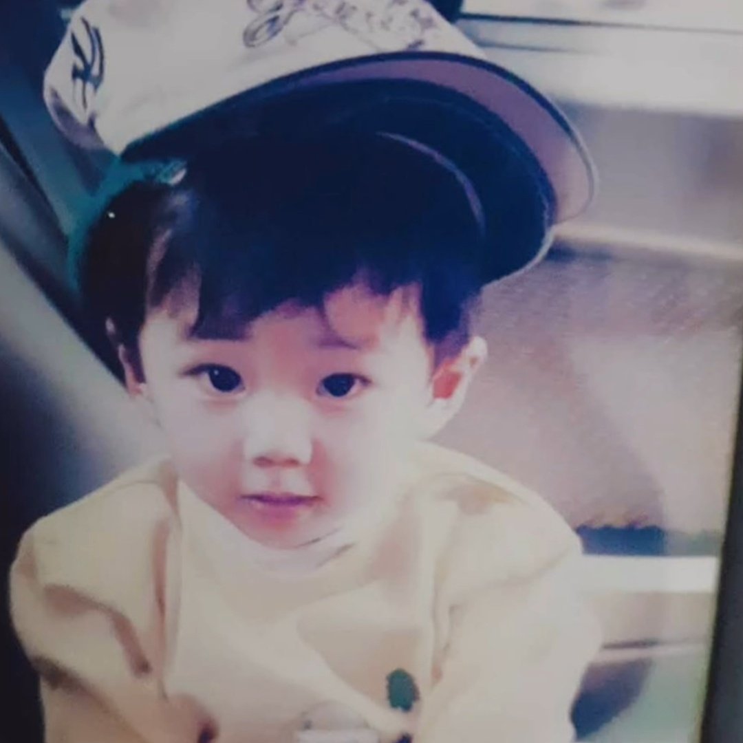 zwonpil0's tweet image. 사람 성격은 어릴때 사진보면 다 나온다던데