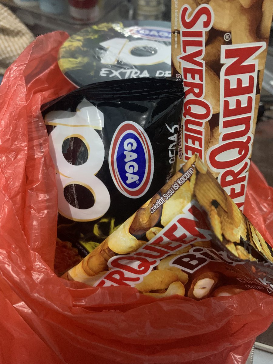 butterscath's tweet photo. terimakasihamnida sayangkuu 🍫🥢🧎🏻‍♀️@skypitchers https://t.co/iZVWmSoKnq