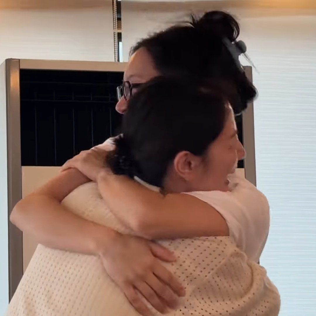 Hyerim's pre weeding photoshoot, gender reveals reaction of hyeri and her mom🥹🫶🏻 from hyerim's new vlog
youtu.be/adsQlYC0VXA?si…