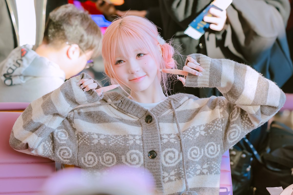 251128 
공항에서
김채원 :)(2) 🍓📷✈️💖
#triples #트리플에스 #김채원 #CHAEWON