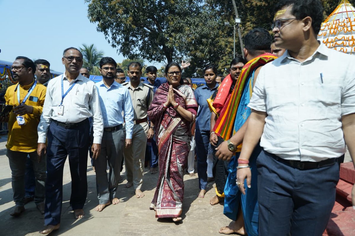 DDNewsOdia's tweet image. 💠ପବିତ୍ର ମହାଶିବରାତ୍ରି ଅବସରରେ କପିଳାସ ପର୍ବତରେ ବିଜେ ବାବା ଚନ୍ଦ୍ରଶେଖରଙ୍କ ଦର୍ଶନ କରିଛନ୍ତି ଉପମୁଖ୍ୟମନ୍ତ୍ରୀ ପ୍ରଭାତୀ ପରିଡ଼ା ।
#Kapilas #OdishaTourism @PravatiPOdisha