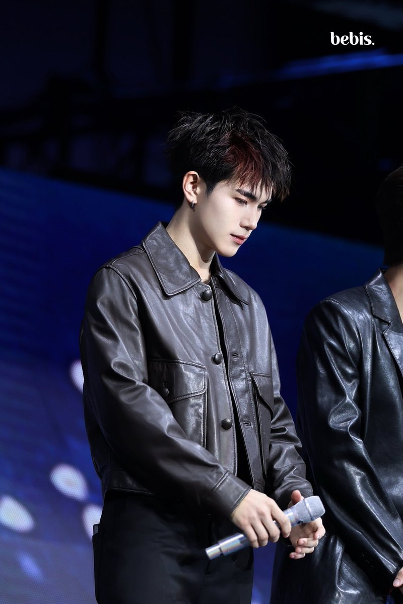 วันนี้เป็นหนุ่มปอยแดง ❤️

FOURTH BORN TO BE ARTIST
#RISERCONCERTD3 
#fourthnattawat <a href="/tawattannn/">FOURTH</a>