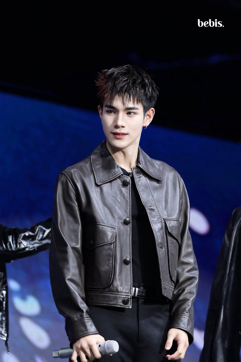 bebisx98's tweet photo. วันนี้เป็นหนุ่มปอยแดง ❤️

FOURTH BORN TO BE ARTIST
#RISERCONCERTD3 
#fourthnattawat @tawattannn https://t.co/nszVzAsFLF