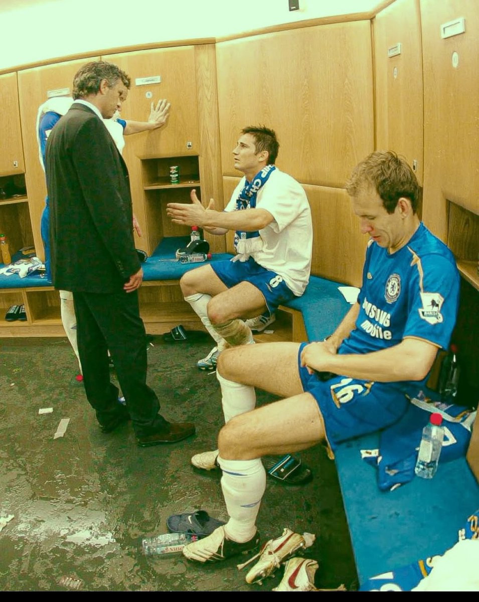 BlueboyNk's tweet photo. How tf did Mourinho control this dressing room? https://t.co/a9zJEfkrdS