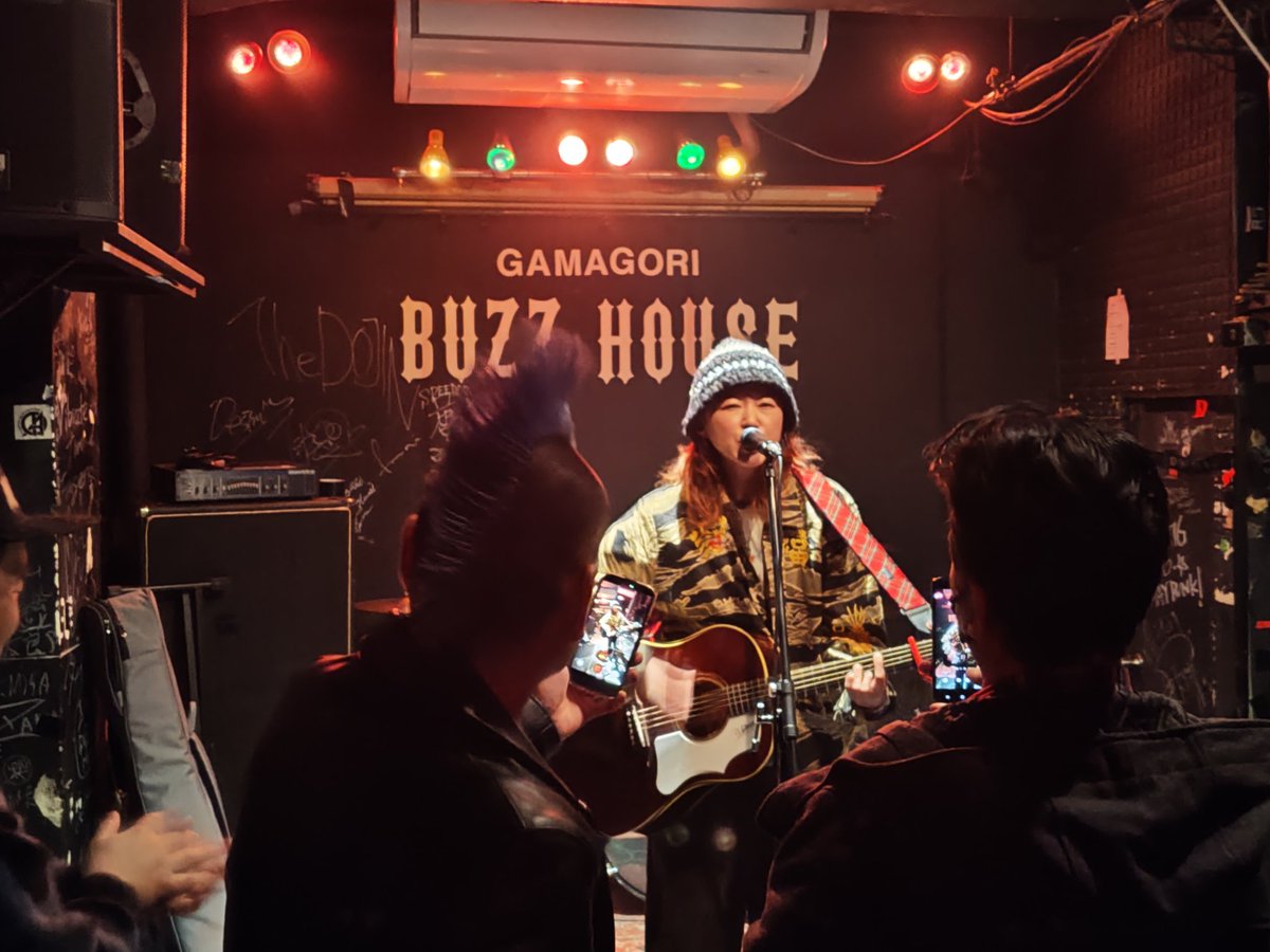 昨日はドライブをかねて蒲郡へ🚙💨
初の蒲郡BUZZHOUSE
かなり久々のMaRS VIOLET LOVE
最小単位で最大出力のロックバンド
GORGONSもいつものように最高のサウンドと演出
そして初見のMAYUCHIさん、あの演奏力は感服