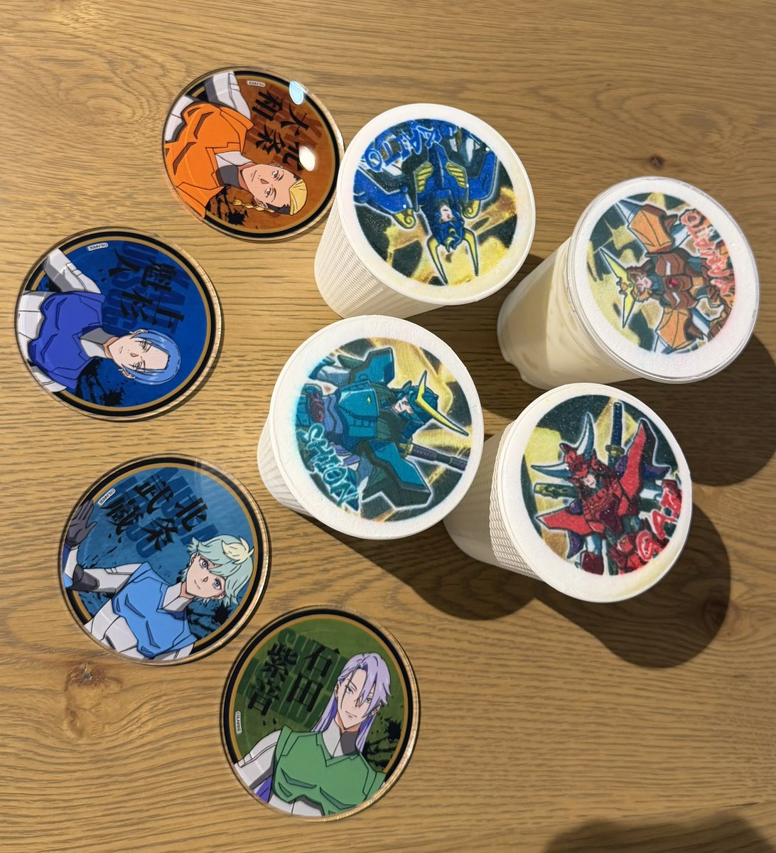 カフェコラボも行ってきました🥤 コースターは紫音出た💚 真伝と並ぶ