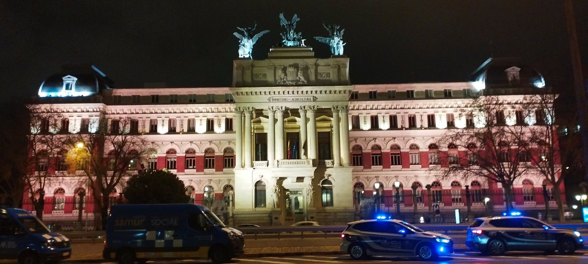 El ministerio de agricultura. El que no se es si tenen un hortet al darrere i un porc per matar al sotano.