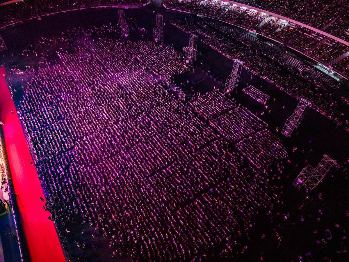 SATINDER SARTAAJ CONCERT IN DELHI: A MASSIVE SUCCESS... What a soul-stirring, lyrical evening it turned out to be... The entire stadium, packed with fans, joined #SatinderSartaaj and sang along at his spectacular concert at the Jawaharlal Nehru Stadium in #Delhi.

With thousands