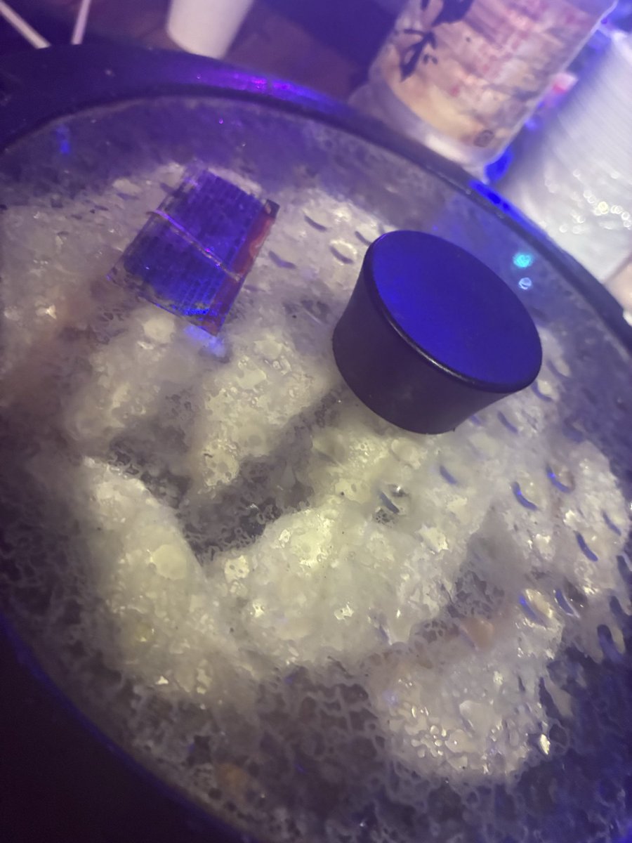 BackStage_Oita's tweet image. 本日のBackStageは[ Rawvibes-Daily Lunch Special-]でございます。

ひたすら餃子を包んでは焼きながら、DJをまったりと聞いております。

#BackStage #府内BackStage #RawvibesDLS