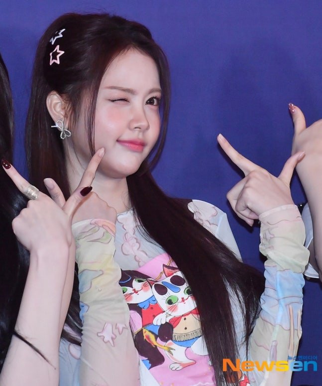 Hearts2Hearts Red Carpet Today with #CARMEN #Hearts2Hearts #하츠투