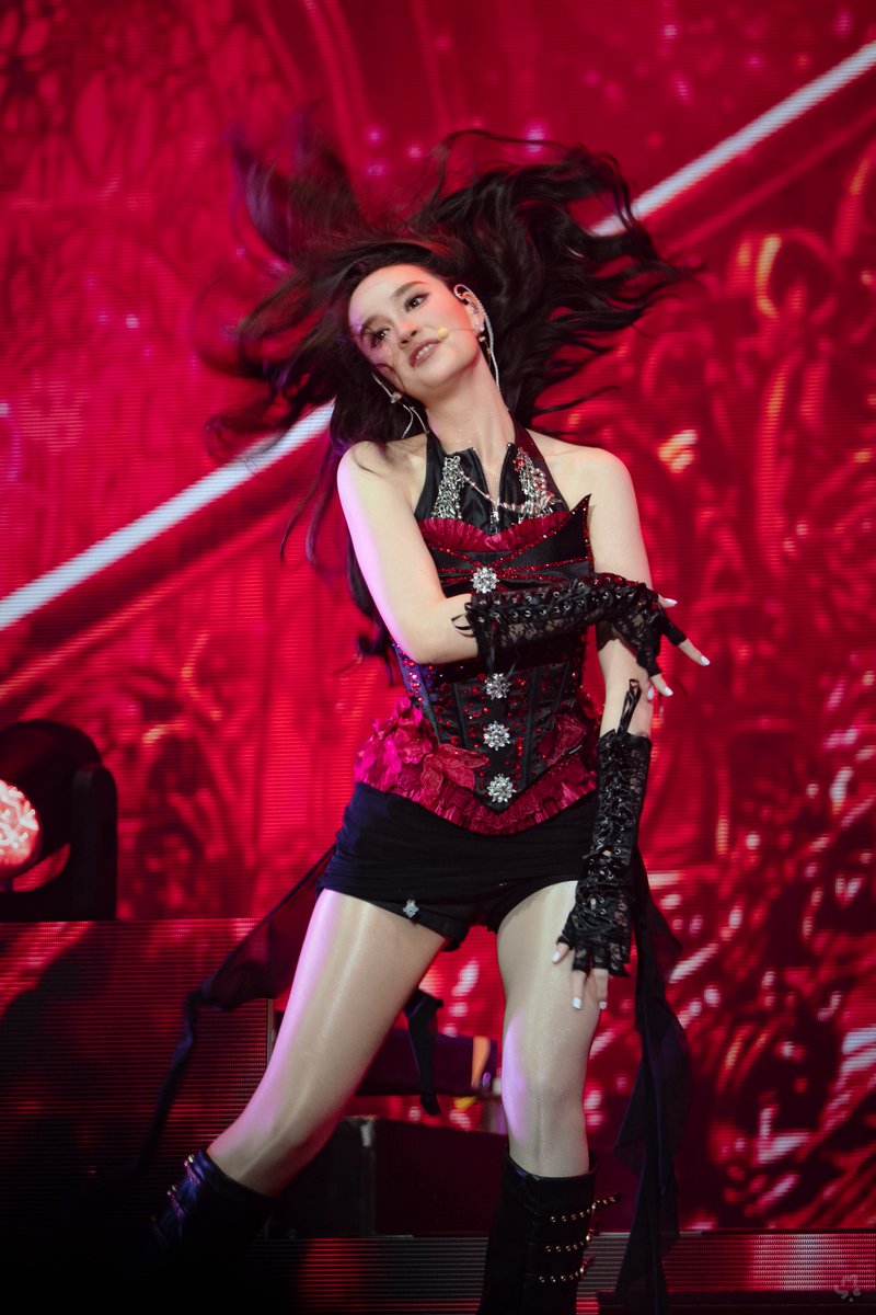 เอ็นดูเจน่าเต้นสะดับแต่ไม่ได้ยินอะไรเลย ร้องแง๊ตั้งแต่เปิดโชว์ 🥹🤏🏻