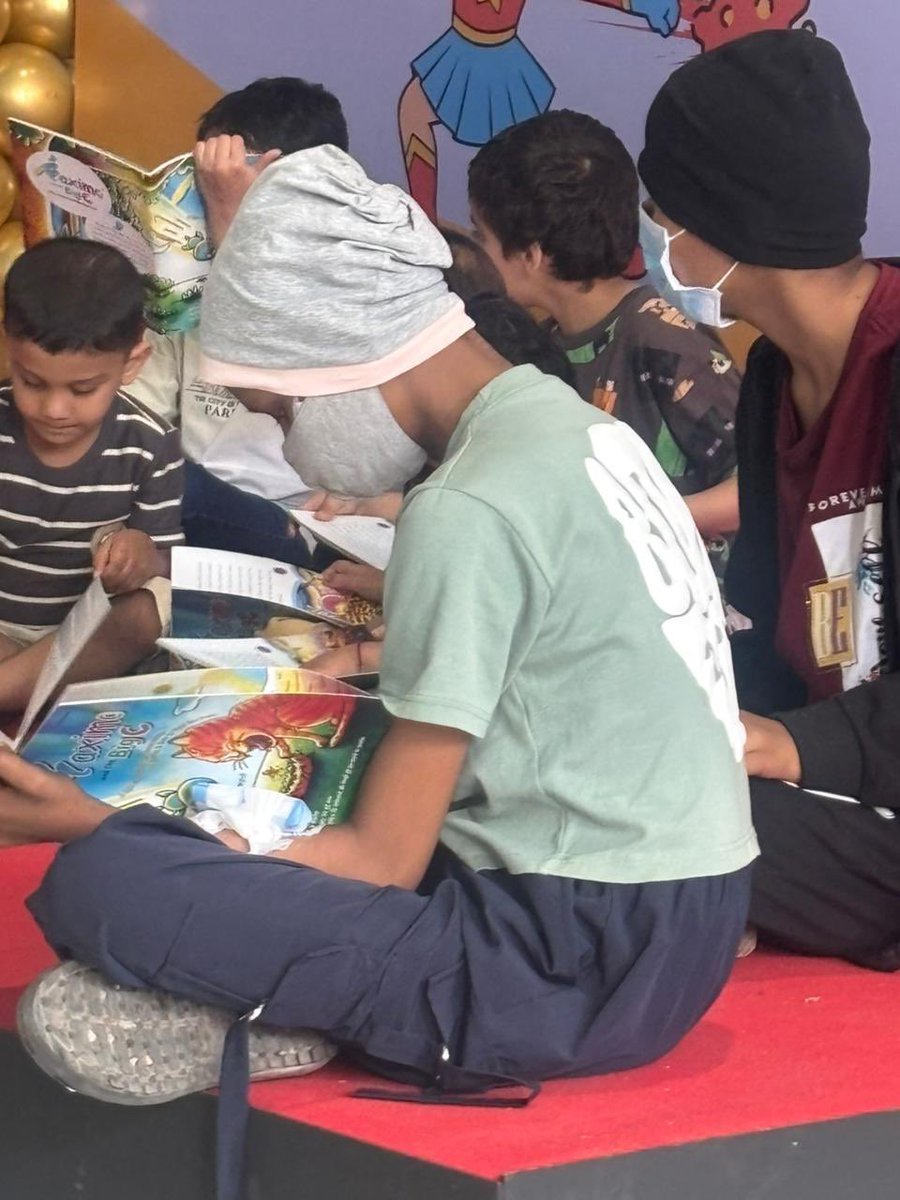 BeenaNarayanan's tweet photo. Brave hearts. Bright hope.
Today is International Childhood Cancer Day. We   @themaxfndn, Sharing The Maximo and the Big C at SRCC Mumbai reminded us that even in the toughest battles, hope will always be stronger than fear. @Friends_Of_Max https://t.co/2r8kblKePF
